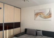 NA PREDAJ 1-IZBOVÝ BYT PO REKONŠTRUKCII S BALKÓNOM A KLIMATIZÁCIOU - fotografia 1