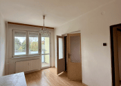 NA PREDAJ 3-IZBOVÝ BYT S DVOMI BALKÓNMI A PARKOVACÍM MIESTOM - fotografia 4