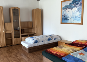 🏡 NA PRENÁJOM | RODINNÝ DOM S HALOU A VEĽKOU PARKOVACOU PLOCHOU – BRESTOVANY🏡 - fotografia 12