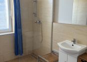 🏡 NA PRENÁJOM | RODINNÝ DOM S HALOU A VEĽKOU PARKOVACOU PLOCHOU – BRESTOVANY🏡 - fotografia 7