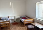 🏡 NA PRENÁJOM | RODINNÝ DOM S HALOU A VEĽKOU PARKOVACOU PLOCHOU – BRESTOVANY🏡 - fotografia 11