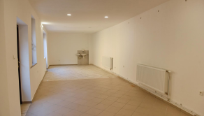 🏢 NA PREDAJ | OBJEKT S OBCHODNÝMI PRIESTORMI A BYTMI 🏢 - fotografia 16