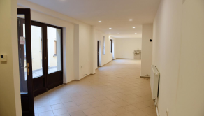 🏢 NA PREDAJ | OBJEKT S OBCHODNÝMI PRIESTORMI A BYTMI 🏢 - fotografia 15