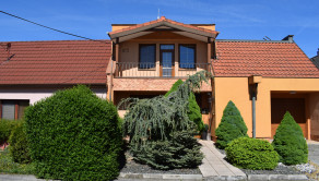 🏡 NA PREDAJ | PRIESTRANNÝ RODINNÝ DOM V CENTRE OBCE 🏡 - fotografia 1
