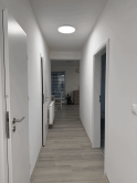 NA PREDAJ  3-IZBOVÝ  BYT S VEĽKÝM BALKÓNOM – KAMENNÝ MLYN - fotografia 7