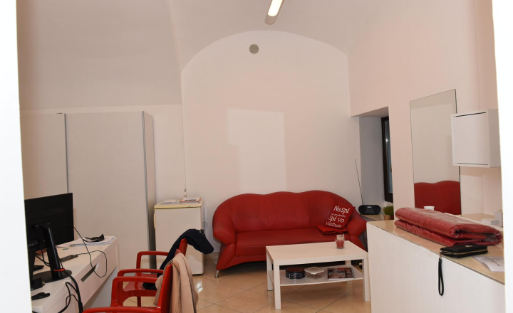 🏢 NA PREDAJ | OBJEKT S OBCHODNÝMI PRIESTORMI A BYTMI 🏢 - fotografia 3