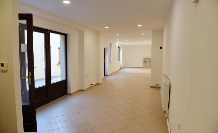 🏢 NA PREDAJ | OBJEKT S OBCHODNÝMI PRIESTORMI A BYTMI 🏢 - fotografia 14