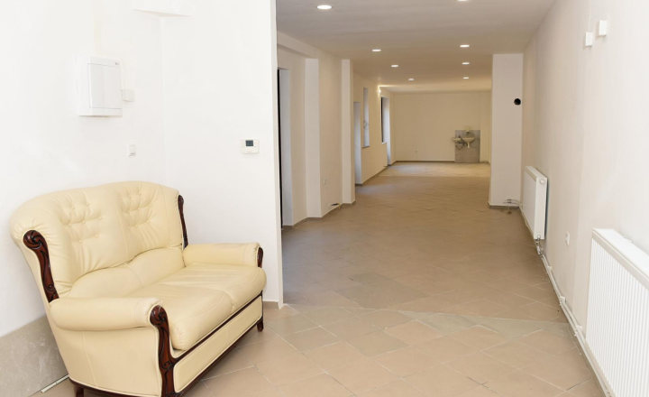 🏢 NA PREDAJ | OBJEKT S OBCHODNÝMI PRIESTORMI A BYTMI 🏢 - fotografia 11