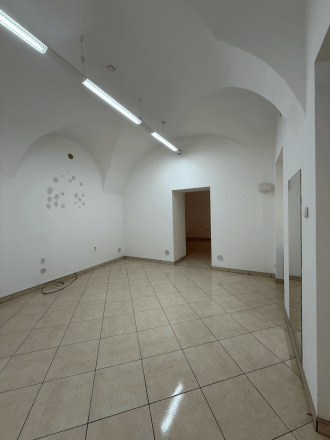 NA PRENÁJOM OBCHODNO-KANCELÁRSKY PRIESTOR V CENTRE MESTA