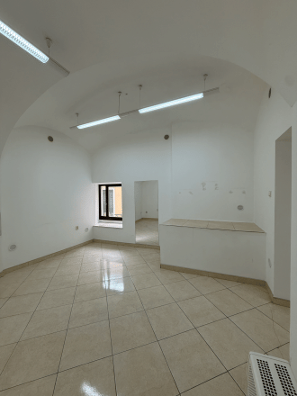 NA PRENÁJOM OBCHODNO-KANCELÁRSKY PRIESTOR V CENTRE MESTA - fotografia 6