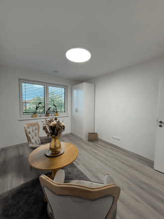 NA PREDAJ  3-IZBOVÝ  BYT S VEĽKÝM BALKÓNOM – KAMENNÝ MLYN - fotografia 8