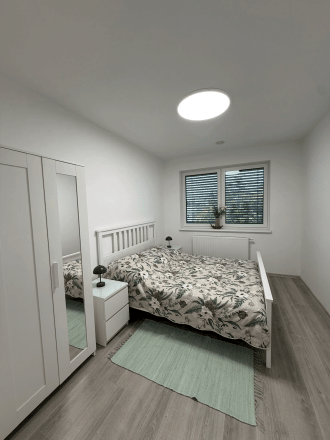 NA PREDAJ  3-IZBOVÝ  BYT S VEĽKÝM BALKÓNOM – KAMENNÝ MLYN - fotografia 9