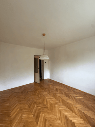 NA PREDAJ 3-IZBOVÝ BYT S DVOMI BALKÓNMI A PARKOVACÍM MIESTOM