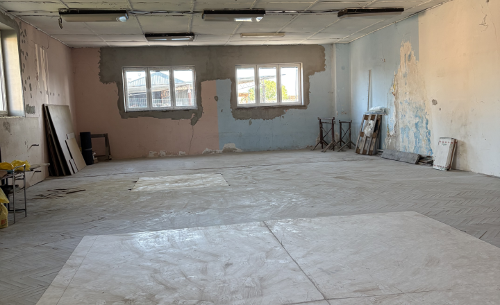🏡 NA PRENÁJOM | RODINNÝ DOM S HALOU A VEĽKOU PARKOVACOU PLOCHOU – BRESTOVANY🏡 - fotografia 14