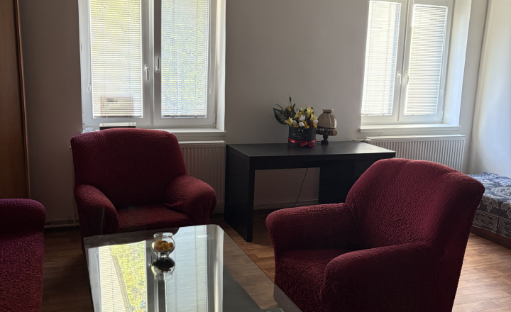 🏡 NA PRENÁJOM | RODINNÝ DOM S HALOU A VEĽKOU PARKOVACOU PLOCHOU – BRESTOVANY🏡 - fotografia 1
