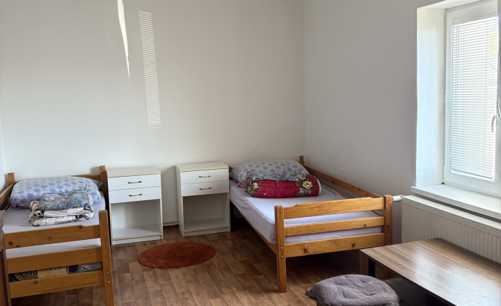 🏡 NA PRENÁJOM | RODINNÝ DOM S HALOU A VEĽKOU PARKOVACOU PLOCHOU – BRESTOVANY🏡 - fotografia 10